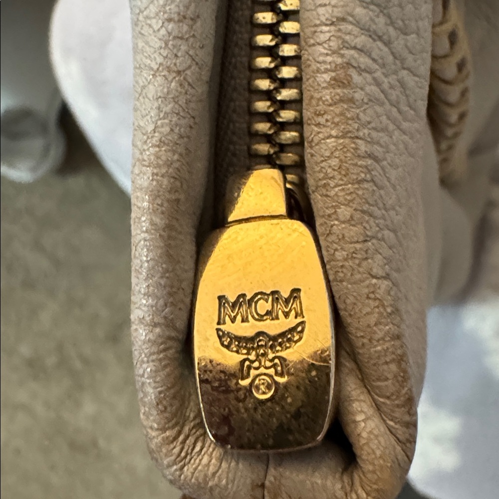 MCM Cream Leather Shoulder Bag With Whip Stiching - Picture 14 of 14